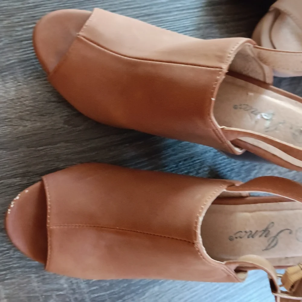 (GREAT DEAL ) 2 Pairs Of Women's Tan Heels Size 6 1/2 - Picture 7 of 7